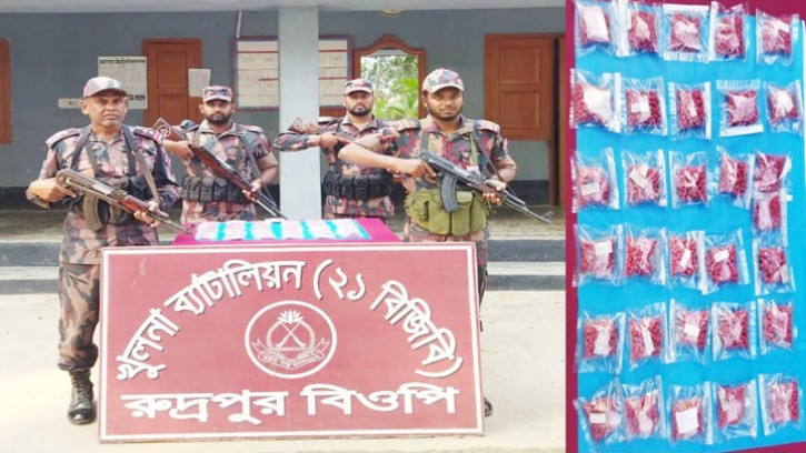 ফেলে দেওয়া ব্যাগে মিলল সাড়ে ৪ হাজার পিস ইয়াবার চালান