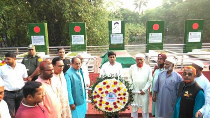 স্বাধীনতা দিবসে বীরশ্রেষ্ঠ নুর মোহাম্মদের স্মৃতিসৌধে পুস্পস্তবক অর্পণ