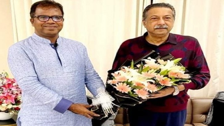 শেখ হেলালের সঙ্গে পনিরুজ্জামান তরুণের শুভেচ্ছা বিনিময়