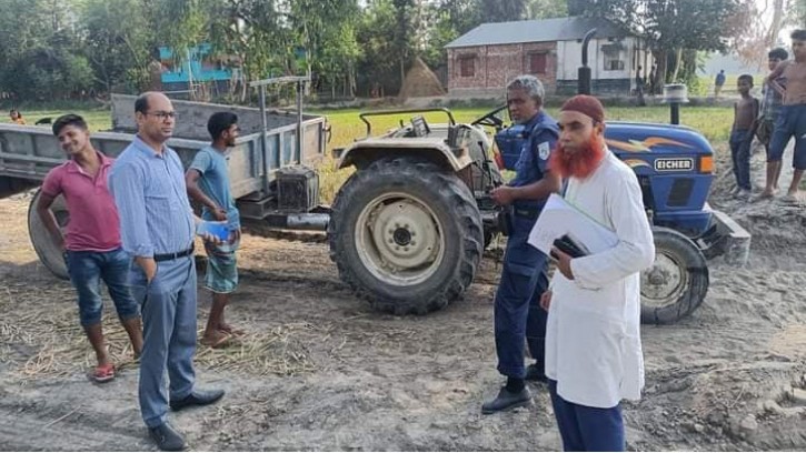 পলাশবাড়ীতে কৃষি জমিতে মাটি কাটার দায়ে জরিমানা