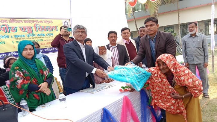 কপিলমুনিতে বাণিজ্য সচিবের শীতবস্ত্র বিতরণ