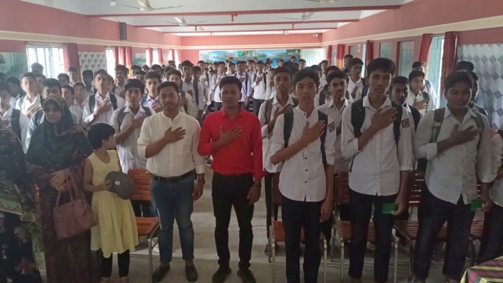 শিবগঞ্জে মাদক-বাল্যবিয়ে ও কিশোর অপরাধ রোধে লাল কার্ড প্রদর্শন