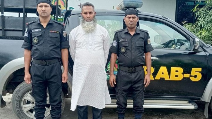 ৭ ভারতীয় জাল রুপি-সরঞ্জামসহ শিবগঞ্জের মূলহোতা গ্রেপ্তার