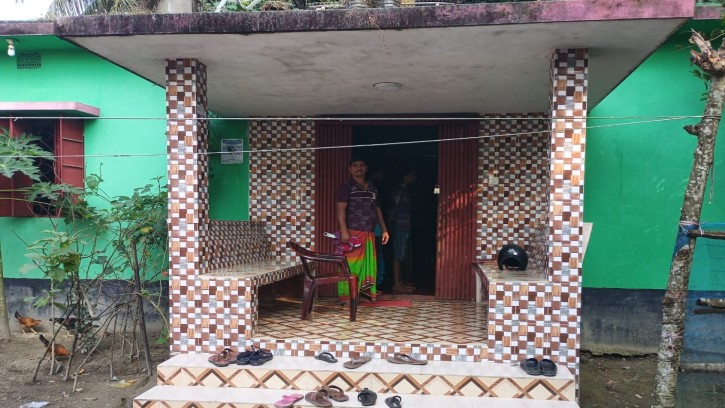 মঠবাড়িয়া প্রবাসীর বাড়িতে দুর্ধর্ষ ডাকাতি