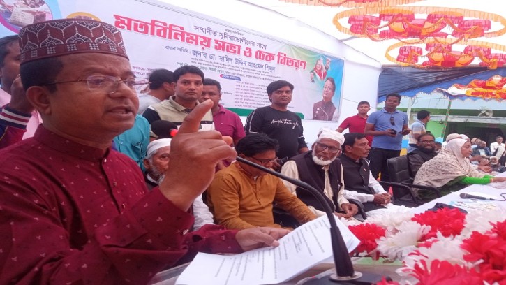 শিবগঞ্জে সুবিধাভোগীদের নিয়ে মতবিনিময় ও চেক বিতরণ