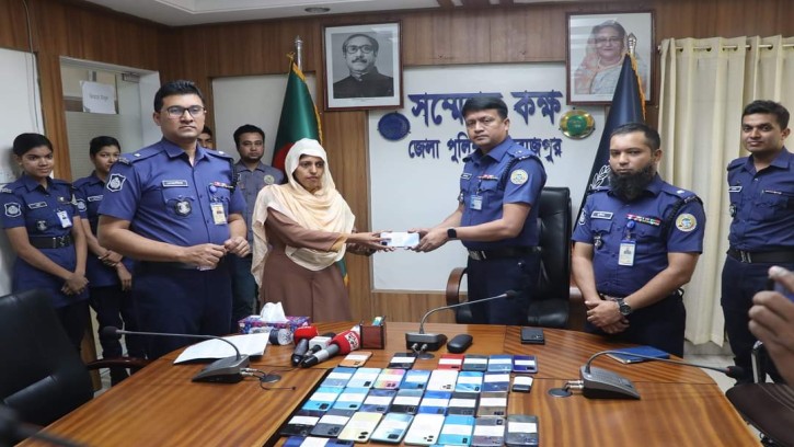 পিরোজপুরে চুরি হওয়া ৩৫টি মোবাইল ফোন উদ্ধার করে ফেরত দিল পুলিশ