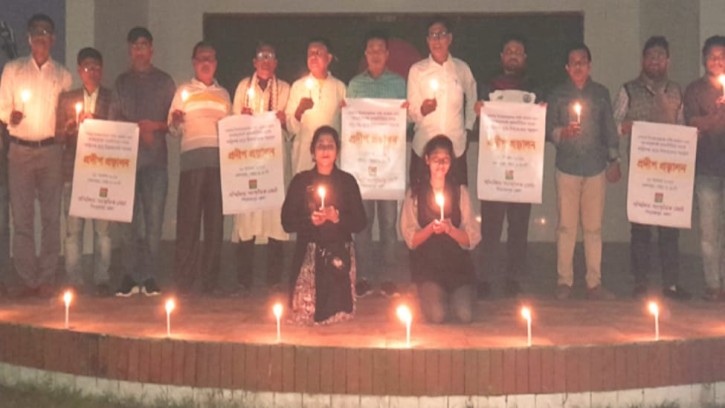 গাজায় হামলা ও বাংলাদেশে অগ্নিদগ্ধে নিহতদের স্মরণে পিরোজপুরে প্রদীপ প্রজ্বলন