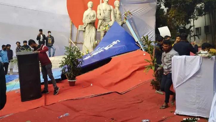 কাদেরের বক্তব্যের সময় নেতাদের ভিড়ে ভেঙে পড়ল ছাত্রলীগের মঞ্চ