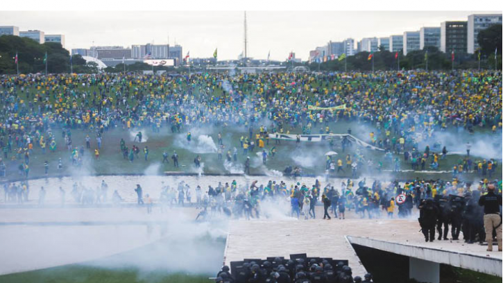 ব্রাজিলে তিন সরকারি ভবন দখলে নিল বোলসোনারোর সমর্থকরা