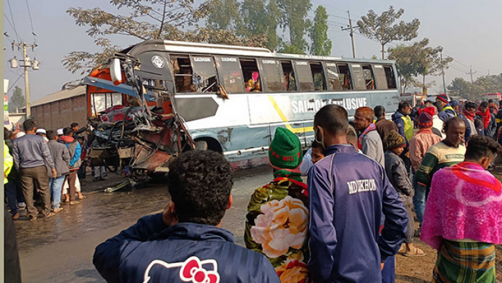 তারাগঞ্জে দুই বাসের সংঘর্ষে তিনজন নিহত