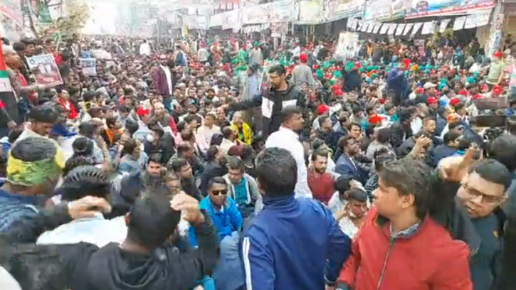 নয়াপল্টনে বিএনপির গণঅবস্থানে নেতাকর্মীদের জমায়েত