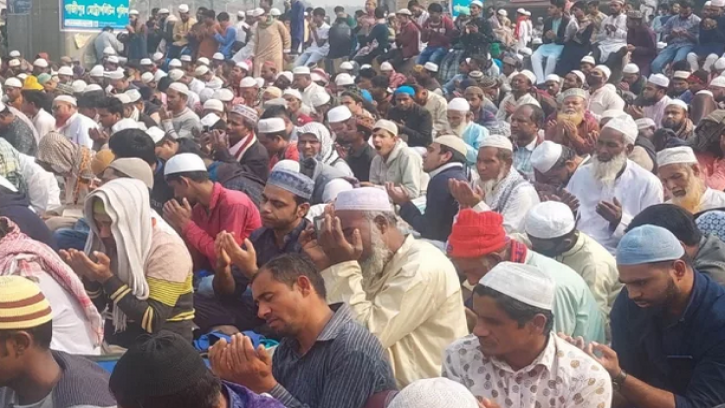 আখেরি মোনাজাতে শেষ হলো ইজতেমার প্রথম পর্ব