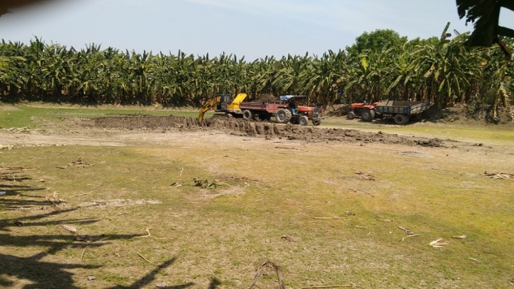 শিবগঞ্জে ইউএনও-এসিল্যান্ডের নাম ভাঙিয়ে পুকুর খননের অভিযোগ