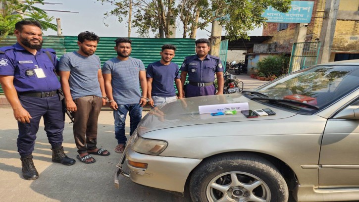 বেনাপোলে ইয়াবাসহ গ্রেফতার-৩, প্রাইভেট কার জব্দ