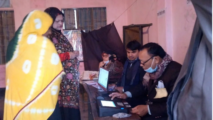 রংপুর সিটি নির্বাচনে ভোটগ্রহণ চলছে