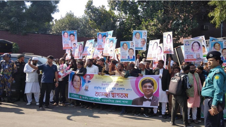 পাঁচ মাস পর দেশে ফিরলেন রওশন, বিমানবন্দরে শোডাউন