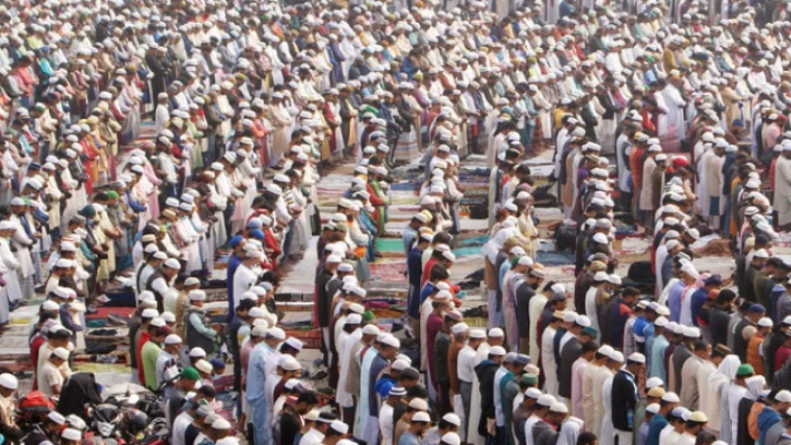 তুরাগতীরে দেশের বৃহত্তম জুমার জামাত অনুষ্ঠিত