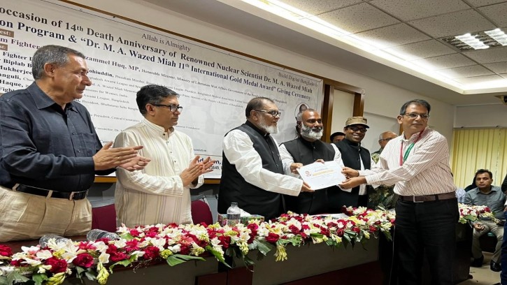 ফের স্বর্ণপদক পুরস্কার পেলেন শিবগঞ্জের ড. সফিউর রহমান