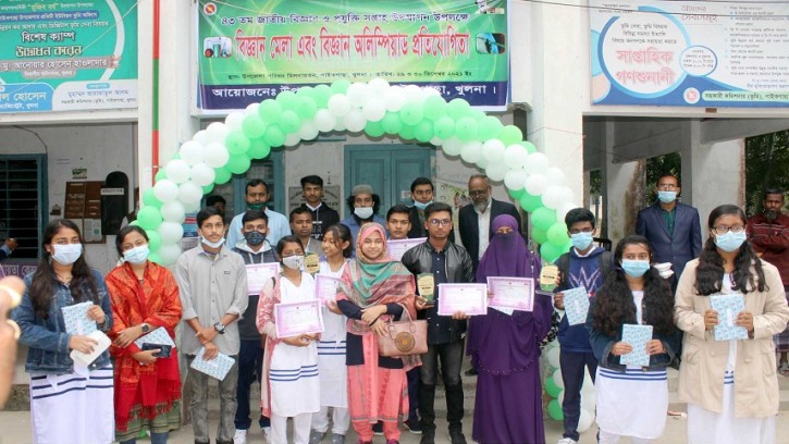 পাইকগাছায় বিজ্ঞান মেলা ও বিজ্ঞান অলিম্পিয়াড প্রতিযোগিতা