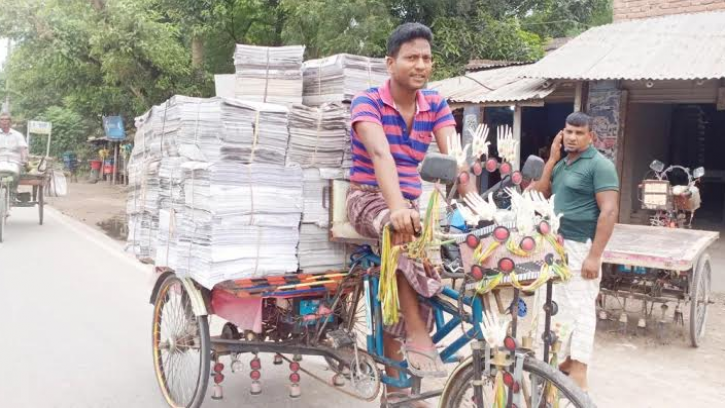 শিবগঞ্জে পুরনো পত্রিকা কেনাবেচা জমজমাট, শতকোটি টাকার বিক্রি