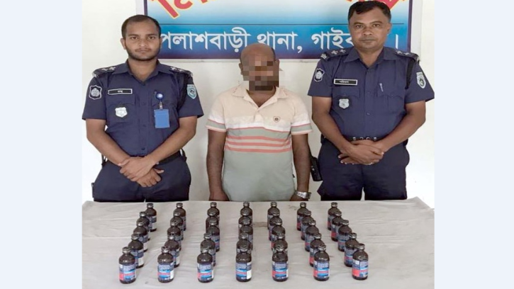 পলাশবাড়ীতে ৩৫ বোতল ফেনসিডিলসহ মাদক কারবারী আটক